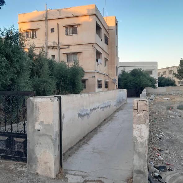 عمارة استثمارية للبيع في السخنة - 6 شقق - 2