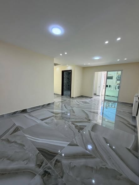 شقة فاخرة بحالة الوكالة في الجاردنز - فرصة لا تعوض