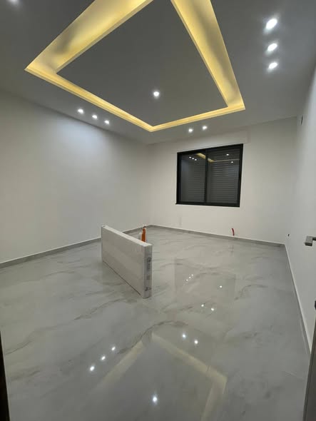 شقة فاخرة ومميزة للبيع في طريق المطار - 4
