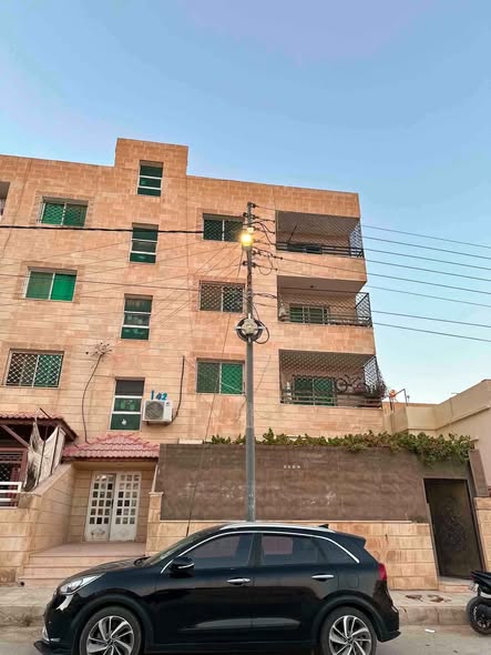 شقة فاخرة للبيع في الزرقاء الجديدة - فرصة ذهبية - 2