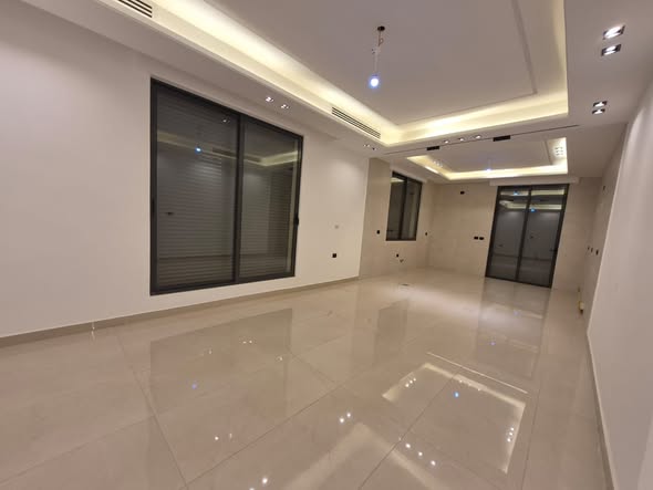 شقة فاخرة للإيجار في رجم عميش، عمان - 3