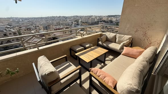 شقة فاخرة للبيع في إربد - إطلالة بانورامية على عمان - 2
