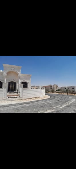 منزل شبه فيلا فاخر للبيع في موقع مميز - 4