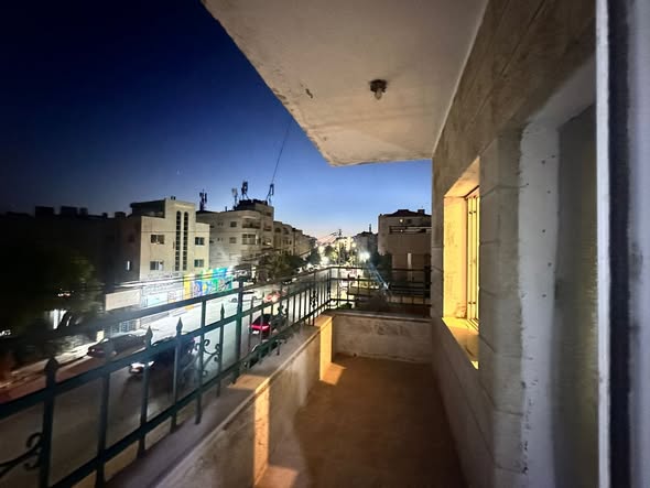 شقة فاخرة للإيجار - 3 غرف نوم، طابق ثاني مع مصعد - 5