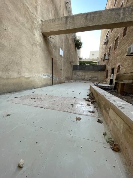 شقة فارغة للإيجار في ضاحية الرشيد مع ترس - 2