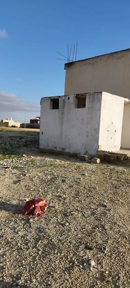 فرصة استثمارية: عشر مخازن تجارية على أرض مميزة قرب جمرك جابر - 3