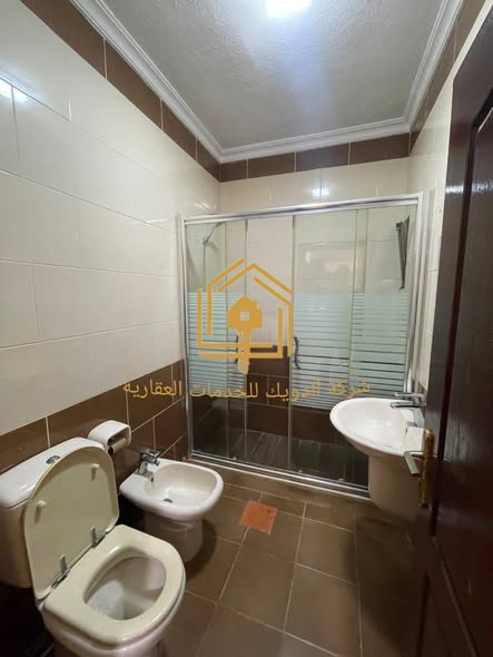 شقة فاخرة للإيجار في أم اذينة