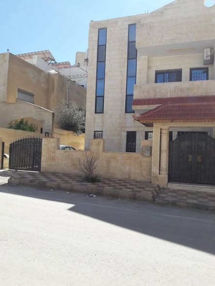 فيلا فاخرة للبيع في البتراوي - الزرقاء الجديدة - 3