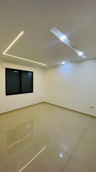 شقة فاخرة لم تسكن بعد للإيجار في مرج الحمام