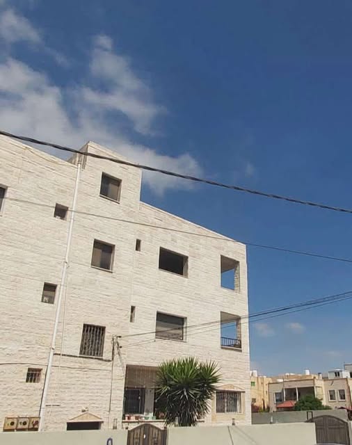 بناية استثمارية للبيع في حي البقعة