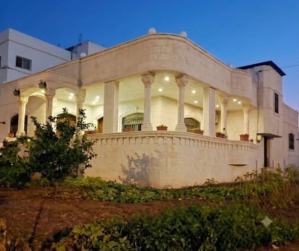 منزل مستقل فاخر للبيع في إربد - البارحة - 3