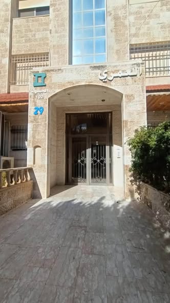 شقة فخمة للبيع في الجبيهة حي الريان – مع العفش