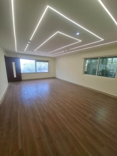 شقة واسعة للإيجار في الجاردنز - 300م - 3