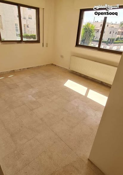 شقة فاخرة طابق أول للإيجار في دير غبار - 4