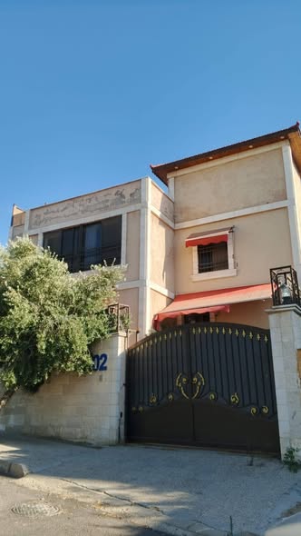 بيت مستقل فاخر في أبو نصير بموقع مميز
