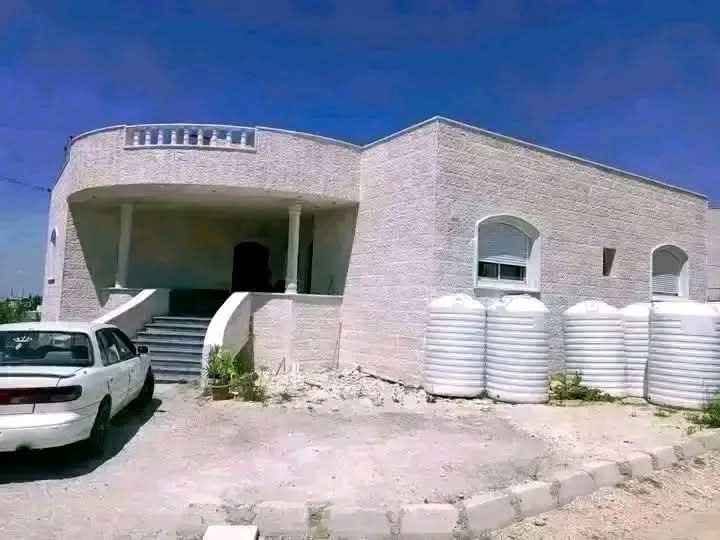 بيت شبه فيلا فاخر للبيع في إربد - إيدون - قرن الجاموس