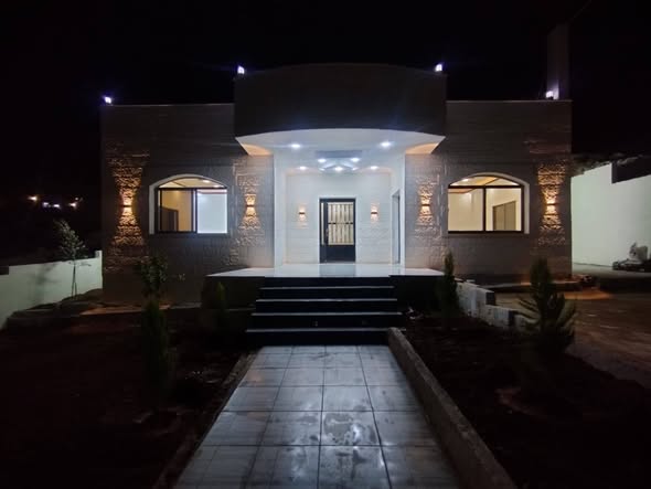 فرصة ذهبية: بيت قوشان مستقل للبيع في الزرقاء - 2