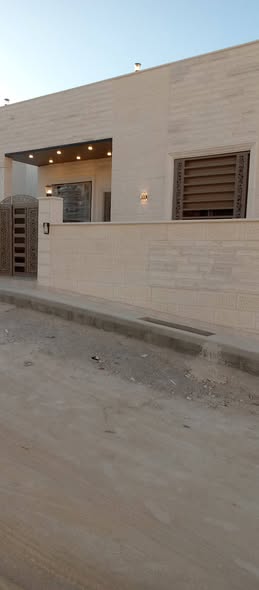 فيلا سوبر ديلوكس للبيع في الزرقاء - تشطيب فاخر - 3