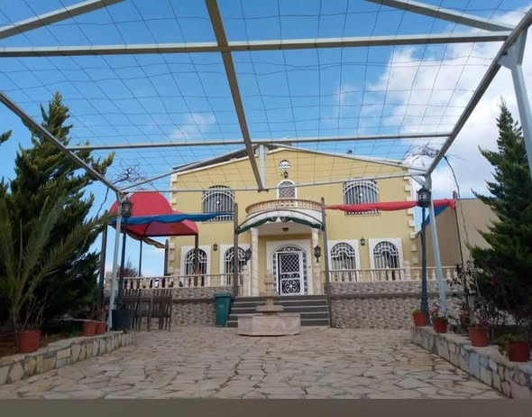 فرصة استثمارية ذهبية: مزرعة ساحرة بإطلالة خلابة في أم رمانة - 3