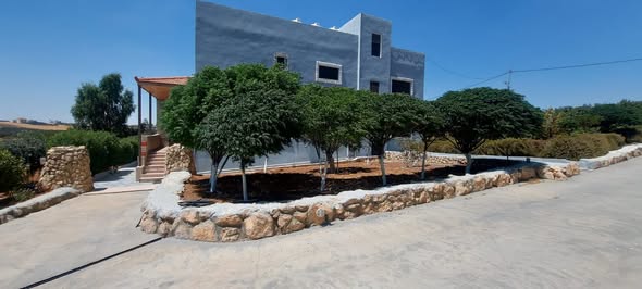 أرض ومزرعة فاخرة للبيع في مادبا مع مسبح داخلي - 2